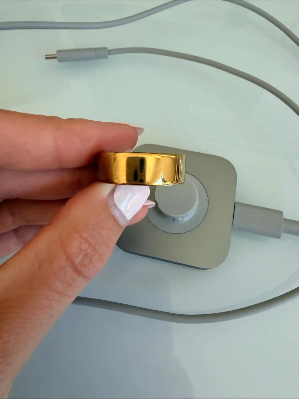 Oura Ring 4 Gold Size 8 with charger